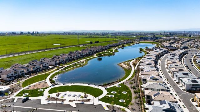 2409 Waterside Dr, Fairfield, CA 94533