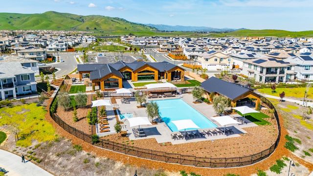 2409 Waterside Dr, Fairfield, CA 94533