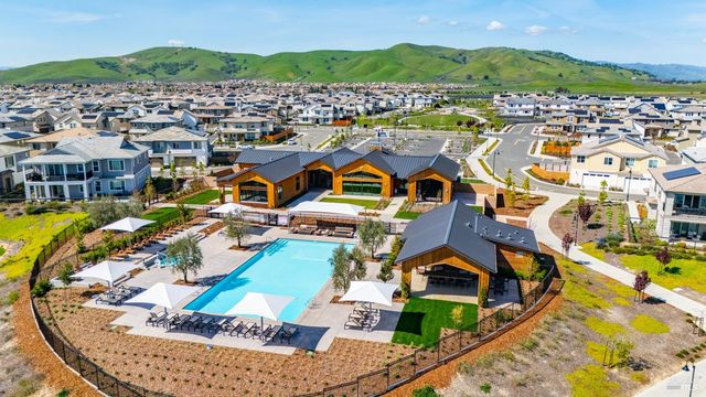 2409 Waterside Dr, Fairfield, CA 94533