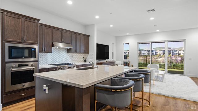 2409 Waterside Dr, Fairfield, CA 94533