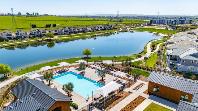 2409 Waterside Dr, Fairfield, CA 94533