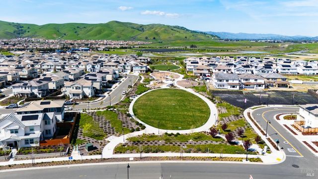 2409 Waterside Dr, Fairfield, CA 94533