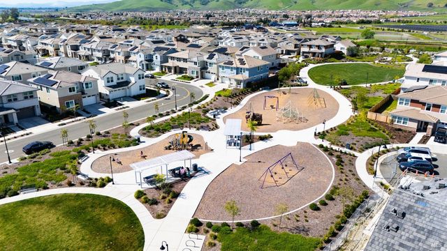 2409 Waterside Dr, Fairfield, CA 94533