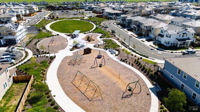 2409 Waterside Dr, Fairfield, CA 94533