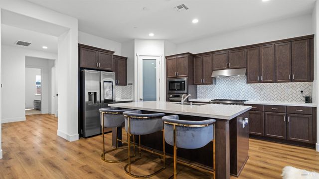 2409 Waterside Dr, Fairfield, CA 94533