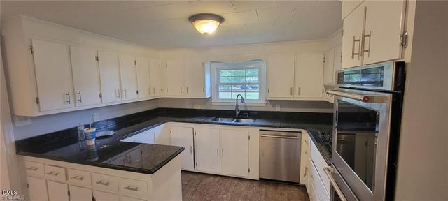 511 N Nc Highway 100, Whitsett, NC 27377