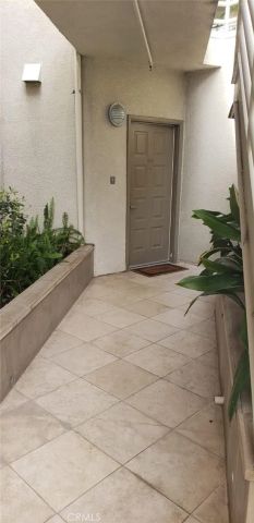 2905 Montrose Avenue 220, La Crescenta, CA 91214
