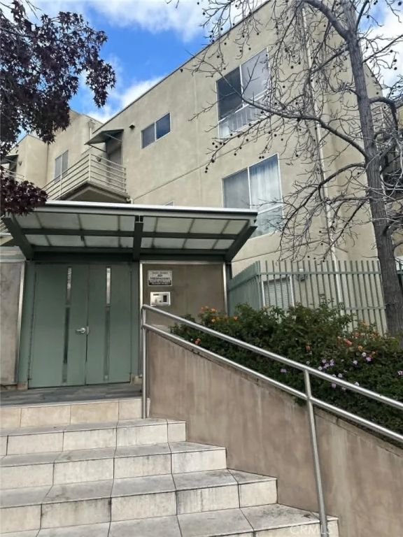 2905 Montrose Avenue 220, La Crescenta, CA 91214