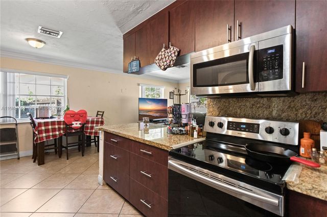 6408 Pierce St, Hollywood, FL 33024