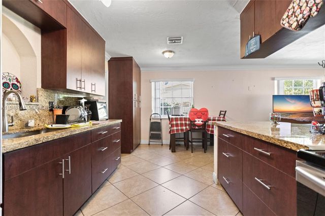 6408 Pierce St, Hollywood, FL 33024