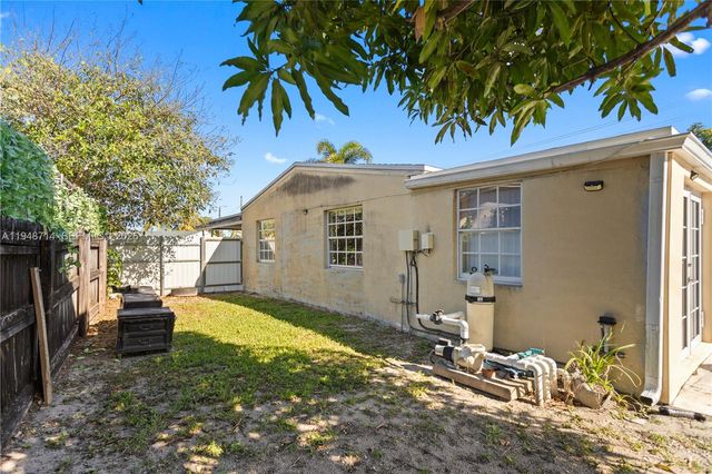 6408 Pierce St, Hollywood, FL 33024