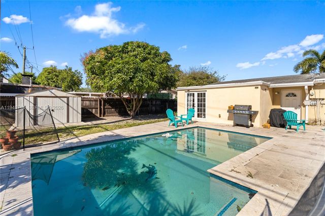 6408 Pierce St, Hollywood, FL 33024