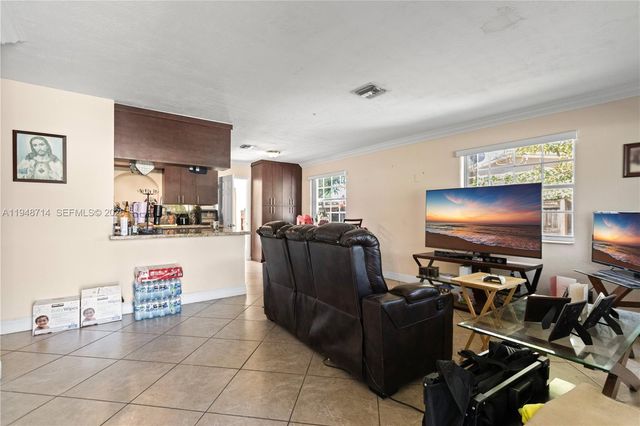 6408 Pierce St, Hollywood, FL 33024