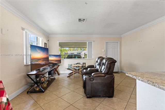 6408 Pierce St, Hollywood, FL 33024