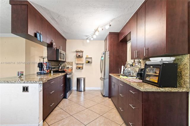 6408 Pierce St, Hollywood, FL 33024