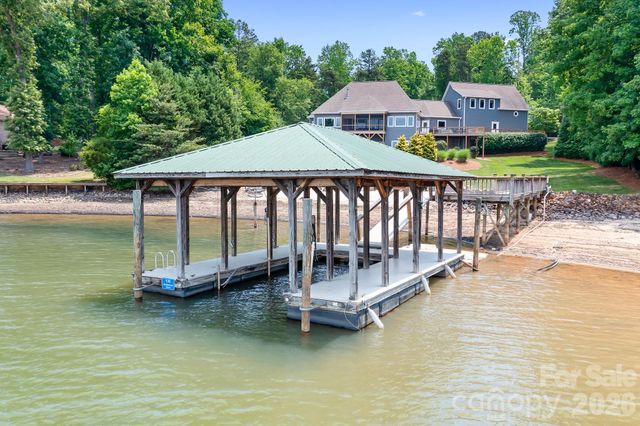 136 Bridlewood Drive, Mooresville, NC 28117