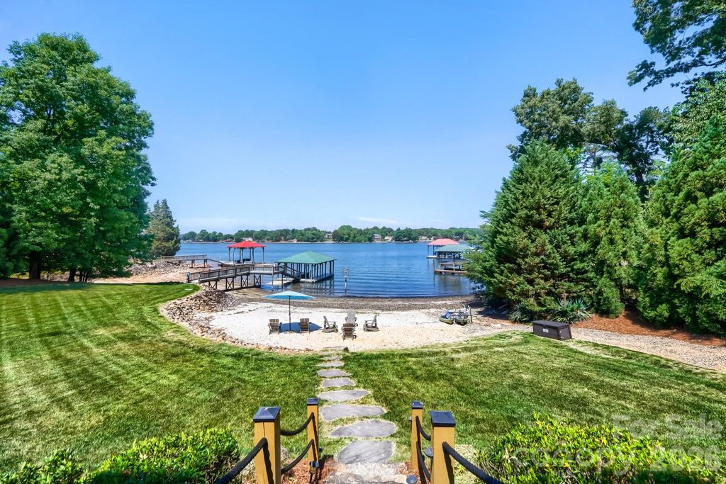 136 Bridlewood Drive, Mooresville, NC 28117