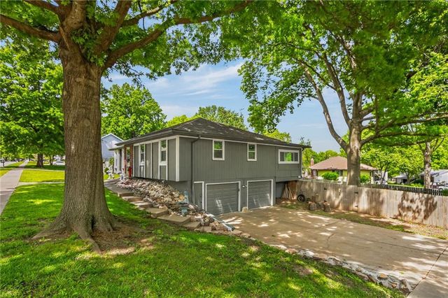 1524 Oxford Court, Liberty, MO 64068