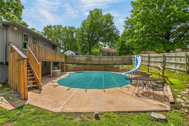 1524 Oxford Court, Liberty, MO 64068