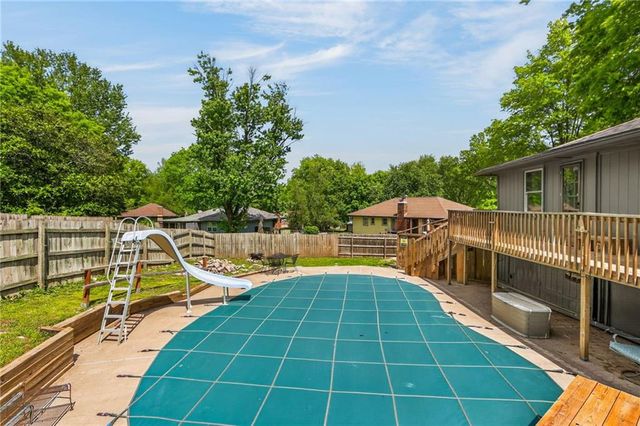 1524 Oxford Court, Liberty, MO 64068