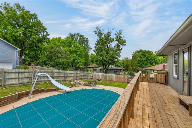 1524 Oxford Court, Liberty, MO 64068