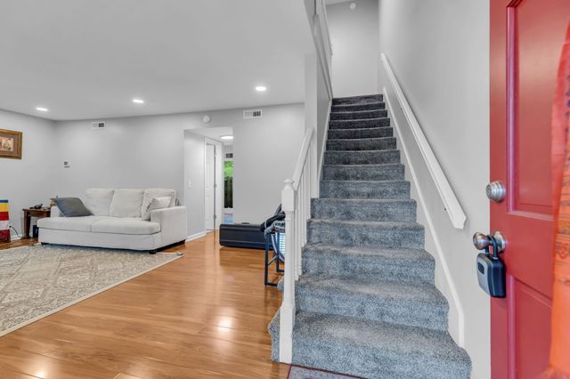 5510 Country Dr Apt 66, Nashville, TN 37211