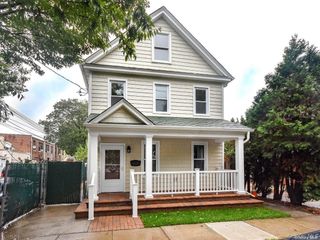 4 S 8th Street, New Hyde Park, NY 11040