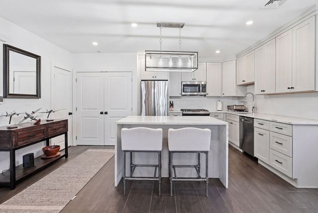 910 Saratoga St 20, Boston, MA 02128