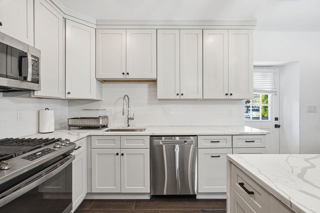 910 Saratoga St 20, Boston, MA 02128