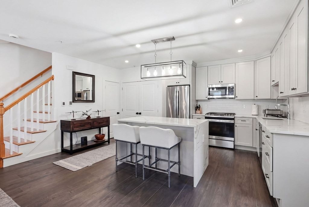 910 Saratoga St 20, Boston, MA 02128