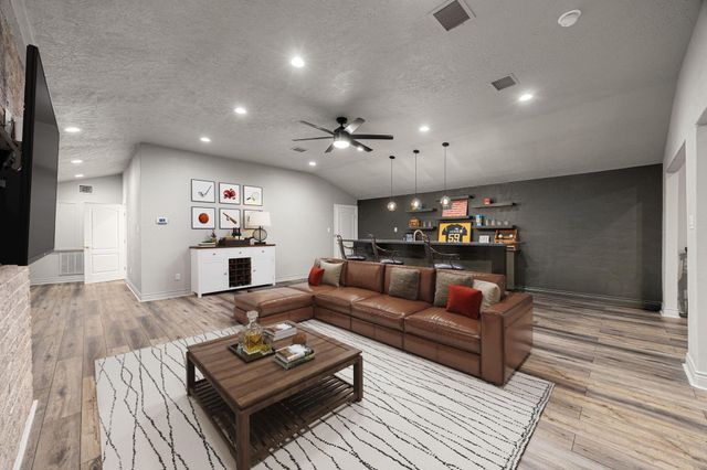 11956 White Oak Crossing, Conroe, TX 77385