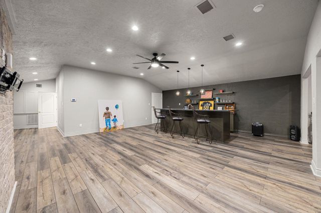 11956 White Oak Crossing, Conroe, TX 77385