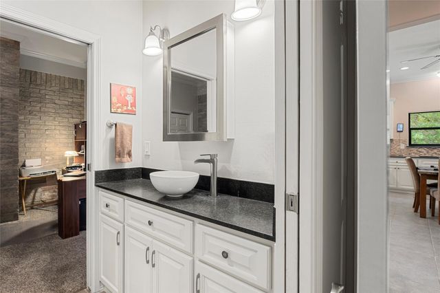 11956 White Oak Crossing, Conroe, TX 77385