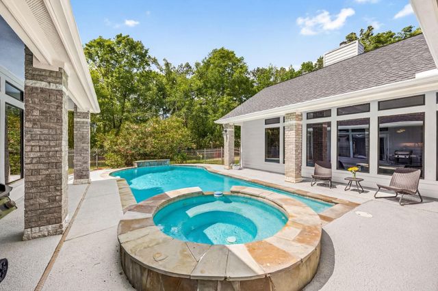 11956 White Oak Crossing, Conroe, TX 77385