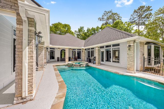 11956 White Oak Crossing, Conroe, TX 77385
