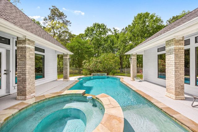 11956 White Oak Crossing, Conroe, TX 77385