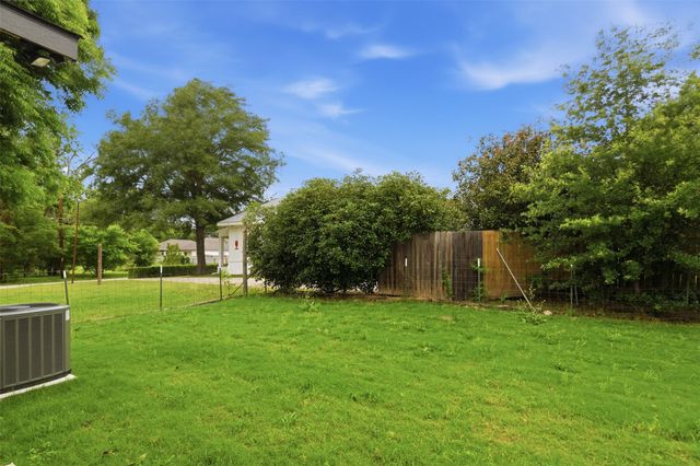 1618 Cleveland Street, Greenville, TX 75401