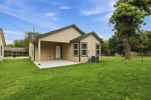 1618 Cleveland Street, Greenville, TX 75401