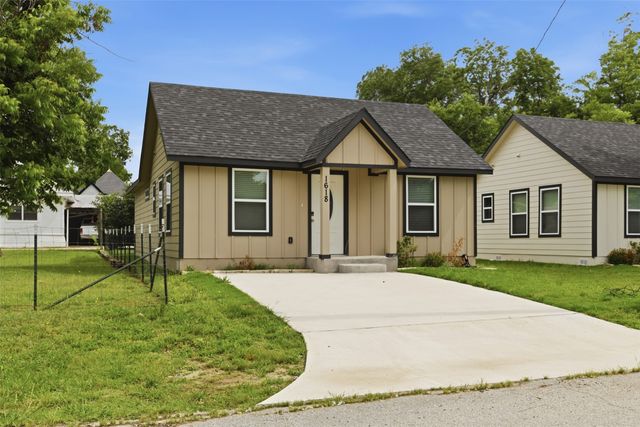 1618 Cleveland Street, Greenville, TX 75401