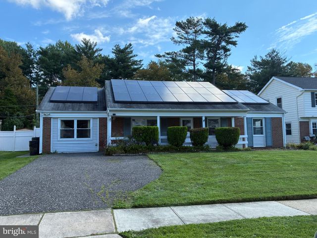 18 GLOVER LN, Willingboro, NJ 08046