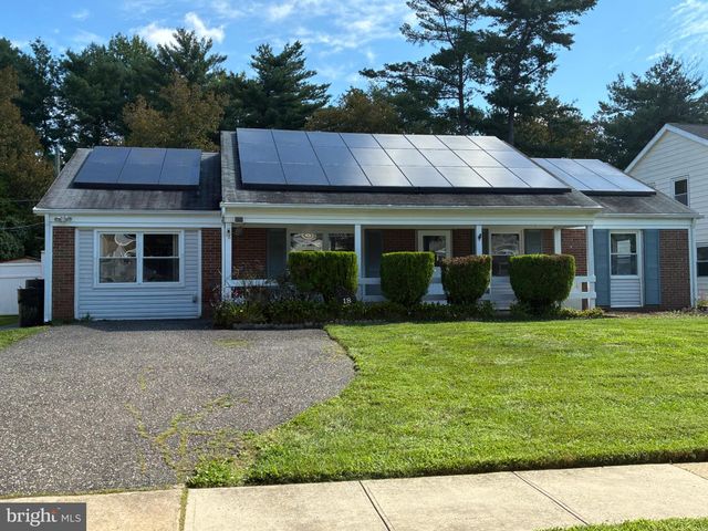 18 GLOVER LN, Willingboro, NJ 08046