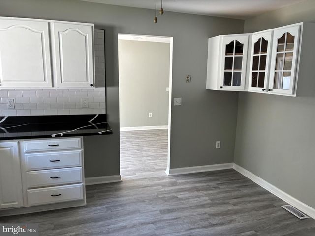 18 GLOVER LN, Willingboro, NJ 08046