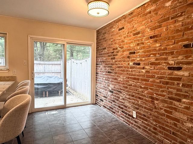 115 Jamestown Drive 115, Springfield, MA 01108