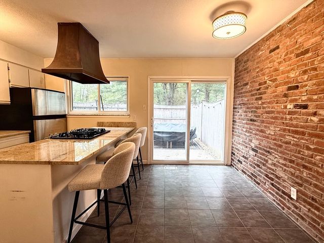115 Jamestown Drive 115, Springfield, MA 01108