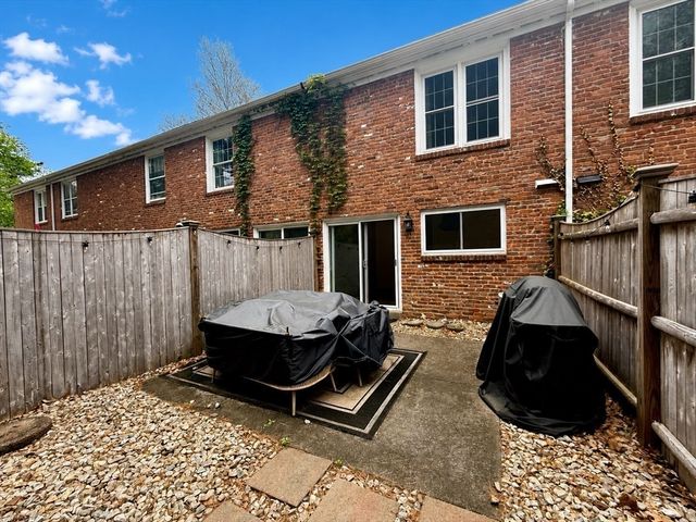 115 Jamestown Drive 115, Springfield, MA 01108