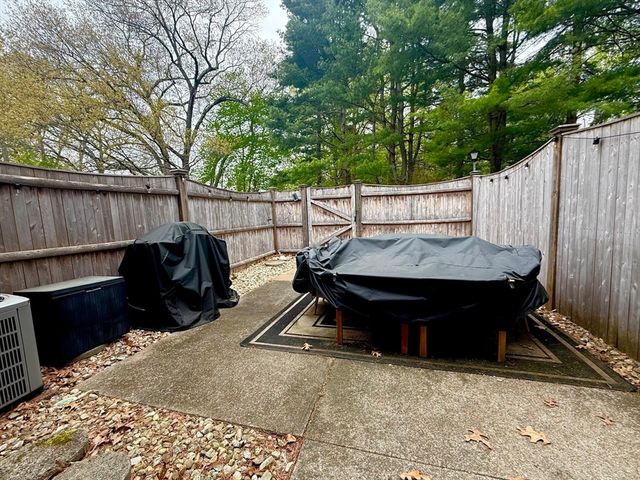 115 Jamestown Drive 115, Springfield, MA 01108