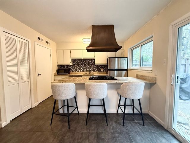 115 Jamestown Drive 115, Springfield, MA 01108