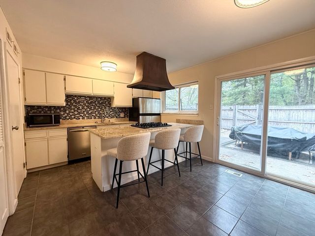 115 Jamestown Drive 115, Springfield, MA 01108
