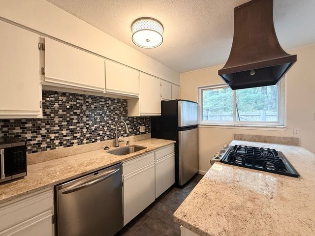 115 Jamestown Drive 115, Springfield, MA 01108