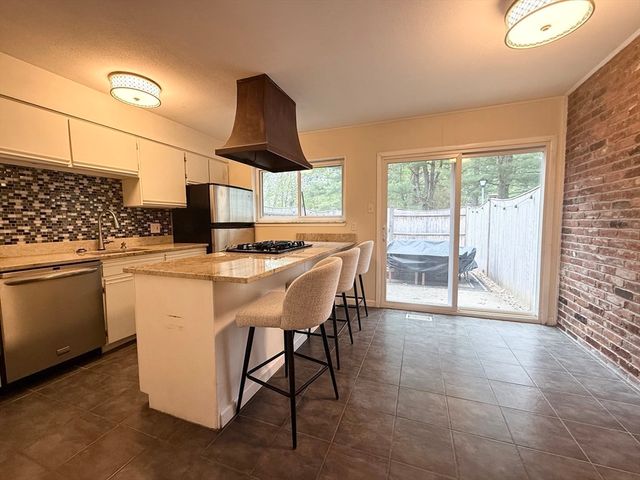 115 Jamestown Drive 115, Springfield, MA 01108